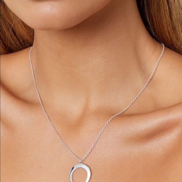 ✨New “Ava” Crescent Moon Pendant Necklace - Picture 2 of 2